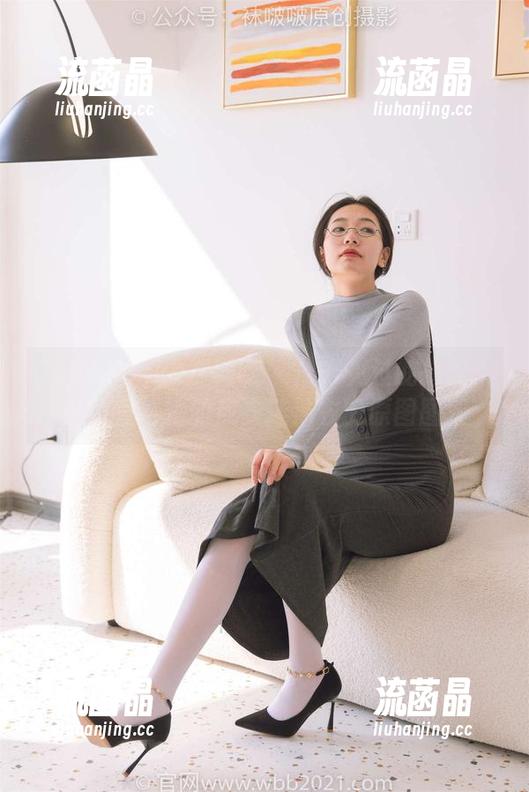 BoBoSocks袜啵啵 - 从未见过的搭配：小甜豆与她的皮衣连体衣的原图图集