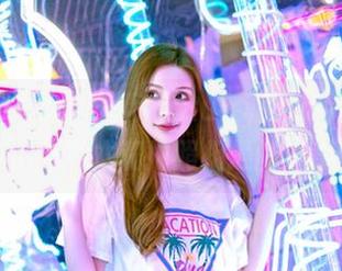 Feilin嗲囡囡 – 欣欣Rubybaby的校园写真：当书本和拍照相遇的神奇瞬间