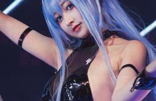 Luisa_零纱的“美脚”写真集更新啦!这次又要被她的腿给萌化了…
