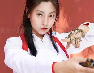 MiiTao蜜桃社 – 赵灵儿Linger的粉色写真更新：这色彩似乎直接把我的灵魂撑爆了！