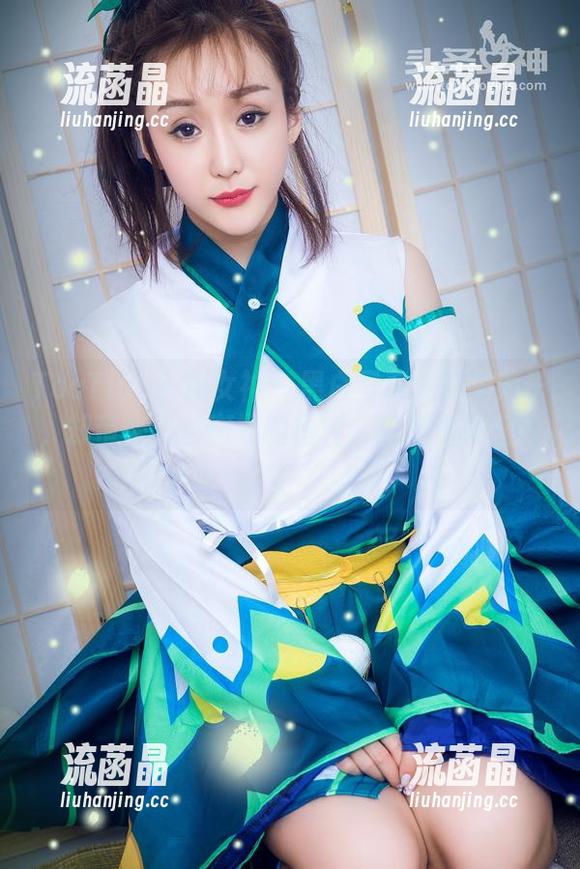 TouTiao头条女神-美纳子 TouTiao头条女神 - 黑白写真里的美纳子,却带来五彩斑斓的福利,真的是反直觉!