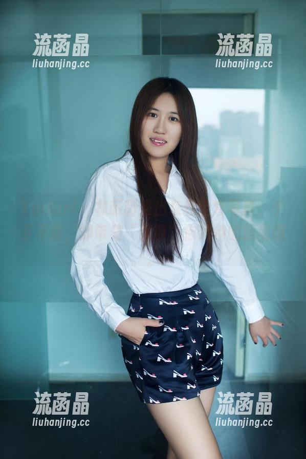 TuiGirl - 林萌萌推出灰丝全套写真，个子不高，却带着“颠覆”你期待的距离感。