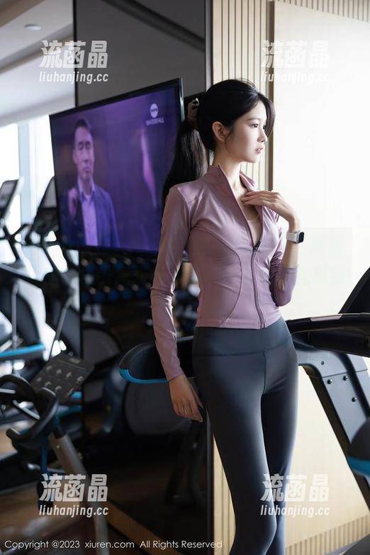 Xiuren秀人网-Carol周妍希 Xiuren秀人网 - 校园的一抹香气,原图里的Carol周妍希太美了,有点把我晃到了!
