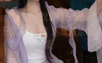 Xiuren秀人网 – 优琪琪子yuki美图私拍：谁说只有脸好看？这双美足也能倾国倾城！