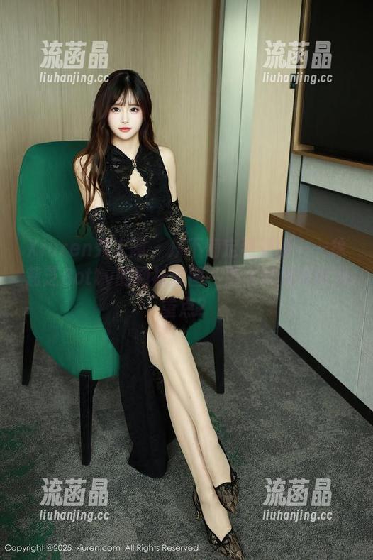 Xiuren秀人网-徐莉芝Botty Xiuren秀人网 - 从不确定到果断——徐莉芝Botty的网袜套图,怎么好像没讲到重点?