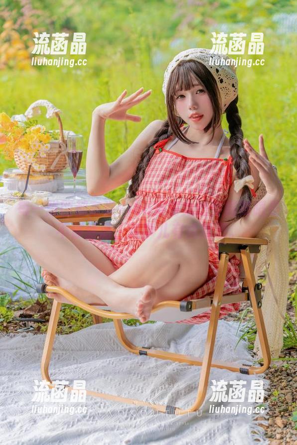 Yiko湿润兔 每一张图都在说Yiko湿润兔的专属舞蹈是不停梦游,这事儿有点意思。