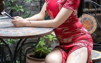 YouMi尤蜜荟 – 娜露，空姐作品抢眼没？你架子上是不是藏了点什么？