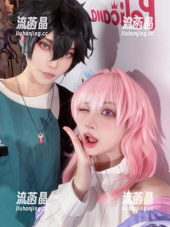 看Wendy的私拍，原图就像热辣的小蛇，令人不敢直视的那种