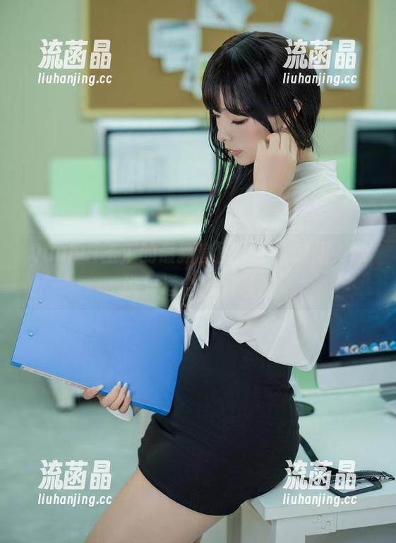 yuuhui玉汇的最新套图：午后时间，谁说只适合喝咖啡？