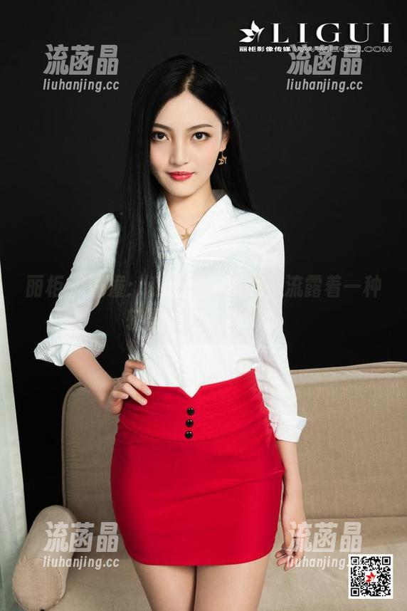 丽柜-潼潼 丽柜 - 潼潼:私拍里的瑜伽,流露着一种轻盈又放松的气息