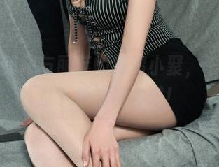 丽柜 – 阳阳与丽莲的高清小聚，千万别错过下载的机会哦！