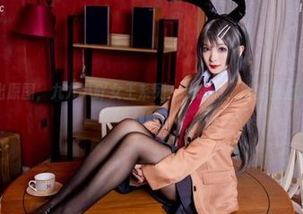 直接放出原图，九九八吖女王系列，我想问，她的皇冠是什么材料的？