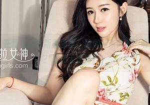 克拉女神 – 在雅楠的最新美图里，瑜伽从未如此…呃，生态友好？目光无法离开。