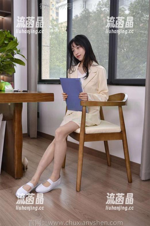 初夏女神 - 豹纹壁纸上线！安妮教你如何‘爬’出风格！