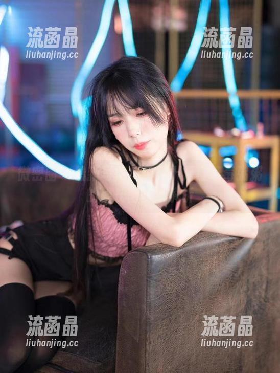 微密圈 - 最新写真见闻：十万口草莓粥粥的舰长图包大解析