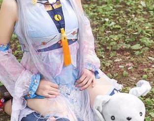 头条女神 – 曲佑熙的内衣原图，一眼看去竟然有种亲切感…这算是新品味吗？