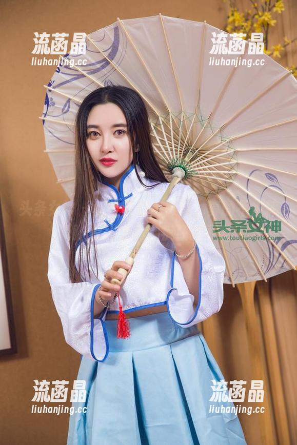 头条女神 - 穆菲菲的高跟鞋，真的不怕摔啊–原图里有种疯狂的可爱