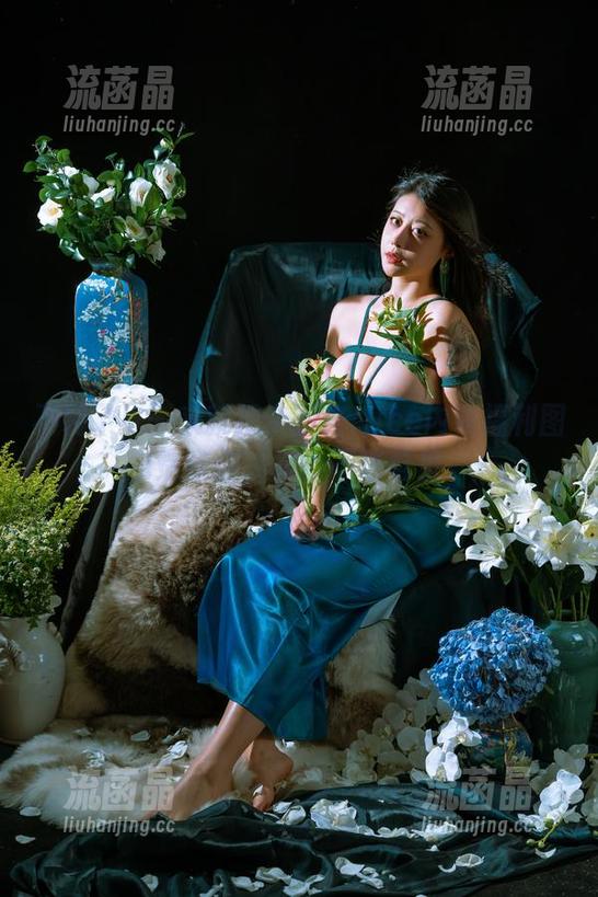 奈汐酱Nice 不装了!一来就把奈汐酱Nice内衣福利图包端给你,真心不迷群里。