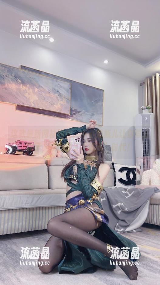 这款最新网袜图包，小小奶瓶儿让你再见鞋子，欢迎进入“袜子”时代！
