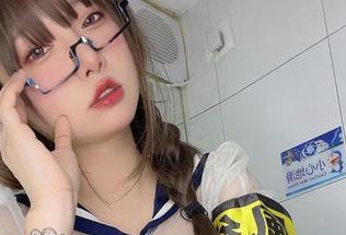 风纪委员的另一种风格？小泉学姐吖这组作品让我惊艳
