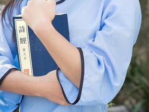 尤果网 – 李焱图包：精选礼服，不来一套吗？