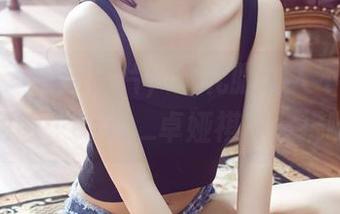尤物馆 – 更新图片，这礼服让人不得不多看两眼…Cris_卓娅祺真会挑啊。