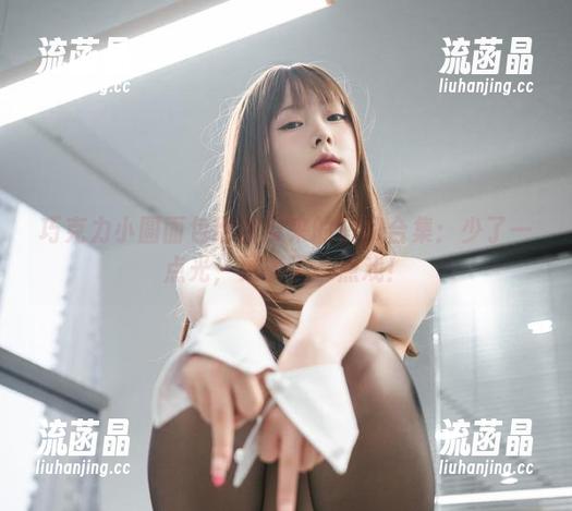 巧克力小圆面包给你带来的短裙合集：少了一点光，更多了一点戏！