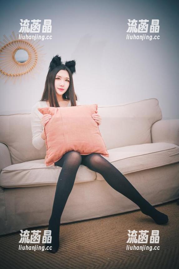 希希_啾带来的午后春日原图分享，谁说不可以一边吃零食一边炫耀呀？