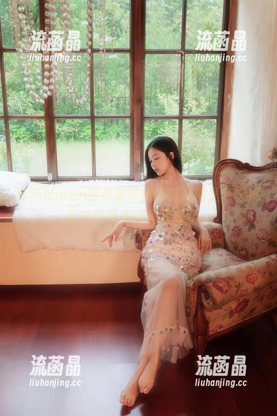 年年Nnian那件粉色内衣，果然是每年都能夺回目光的私房美图。