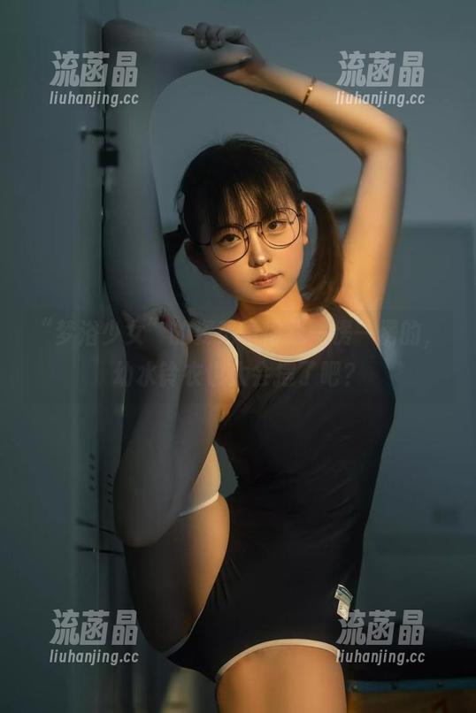 “梦浴少女”的姿势看得我一愣一愣的，幼水铃衣也太会摆了吧？