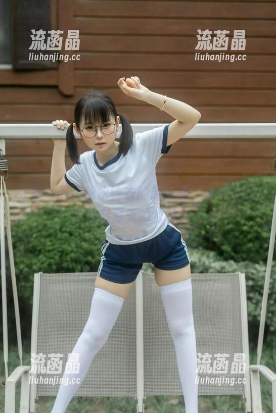 幼水铃衣 分享一下,幼水铃衣的新写真,Airi让人想起夏天的竹林?