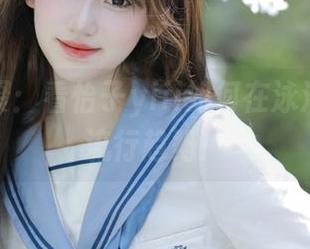 资源汇聚：看怡子yiii如何在泳池里玩转流行趋势！
