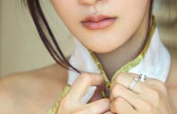 推女郎 – 等一下,Yu佳妮白裙福利图包等你来挑战,能看的很多!