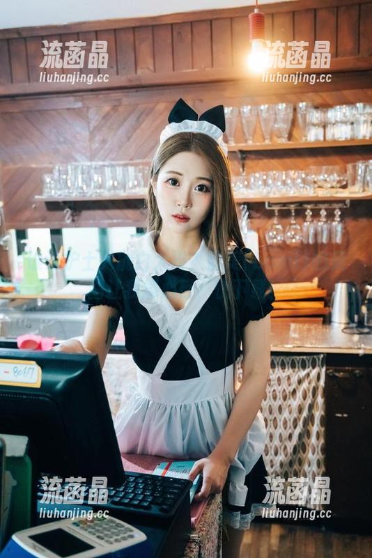 谁说护士只能白大褂？普美(bomi)的美图让我捧心口，快下载！