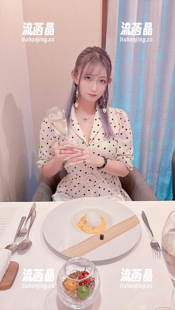 月城委员会 就一个问题,月城委员会这丝袜写真实在太抢镜,壁纸能不能多送几张嘛?