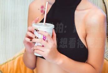 果团网 – 陈雅漫的私拍：戴上眼镜，谁说我是学霸？其实我想看得更清楚！