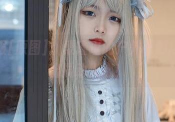 黑长服[原图]：梨瑾瑾的户外小剧场，演出搅动人心！