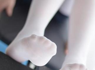 翻看美图，森萝财团不仅收服了吊带短裙的心，还用50D白丝把你脑洞打开了一整个下午！