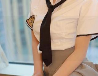 模范学院 – NaNa_baby的红裙全套改造:为啥官方原图里她那么好看,我却在试衣间也成了红斗篷?