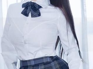 樱井宁宁的瑜伽图包，真心觉得我只适合窝在沙发上欣赏…