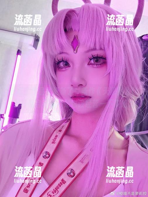 橙喵 橙喵的作品集更新了,新作《天狼星》让我怀疑自己是不是也该经营一下美感。