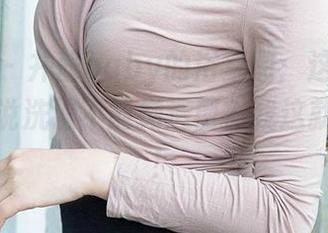 爱尤物 – 井酱baby的浴室图：这一抹水光，谁说洗澡不能拗造型？我这就去练习！