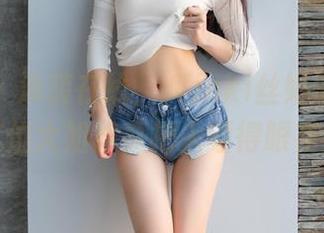 爱蜜社 – 泳装在线，Winki丝姬的原图：这位大姐姐真把人晒得眼花！