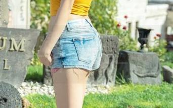 爱蜜社 – 周于希黑色私房美图，暗含的慵懒气息藏不住，她的每一寸都在挑逗