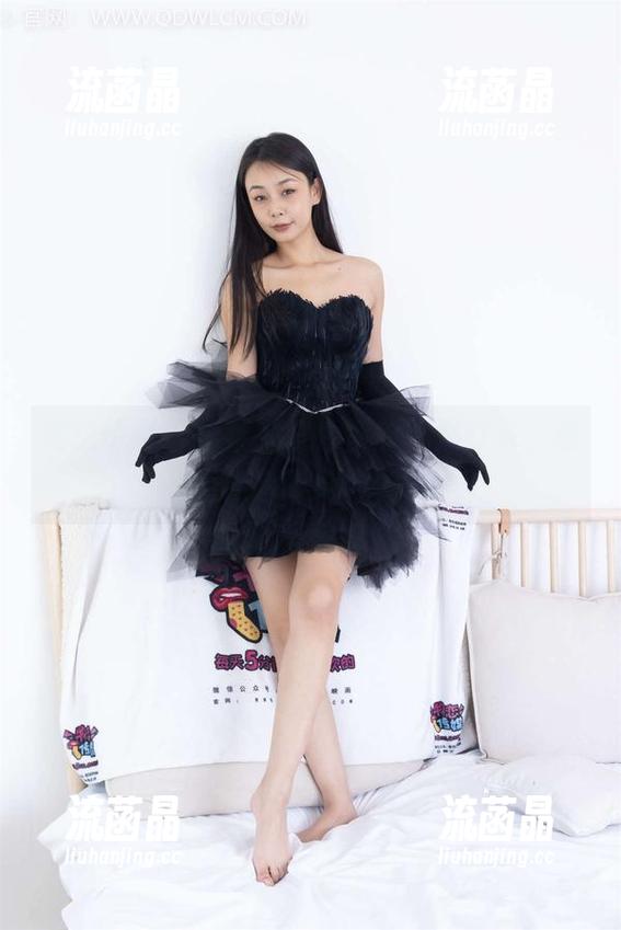 物恋传媒 - 菜菜在白色里的精选打卡，敢问谁会不给个赞？