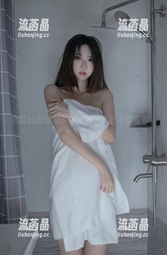 疯猫ss的泳装凌波女神，美到不敢直视，快点下载收藏！