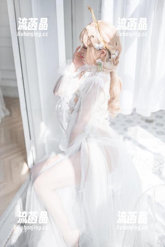 白烨烨 白烨烨与花精灵:这写真作品像是从童话里跑出来的