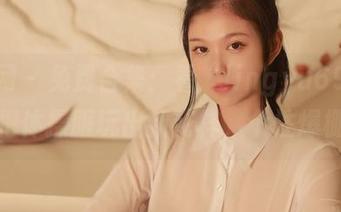 秀人网 – 免费合集：看“lingyu69”怎么把体操服玩出新花样，个性爆棚呀