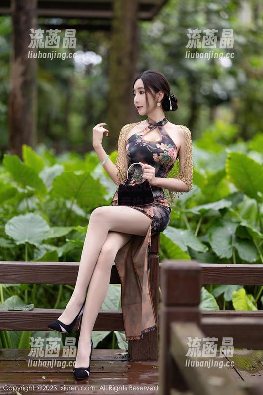 秀人网 - 私拍里的安然anran：一点肉丝的厚度，竟也能这样？