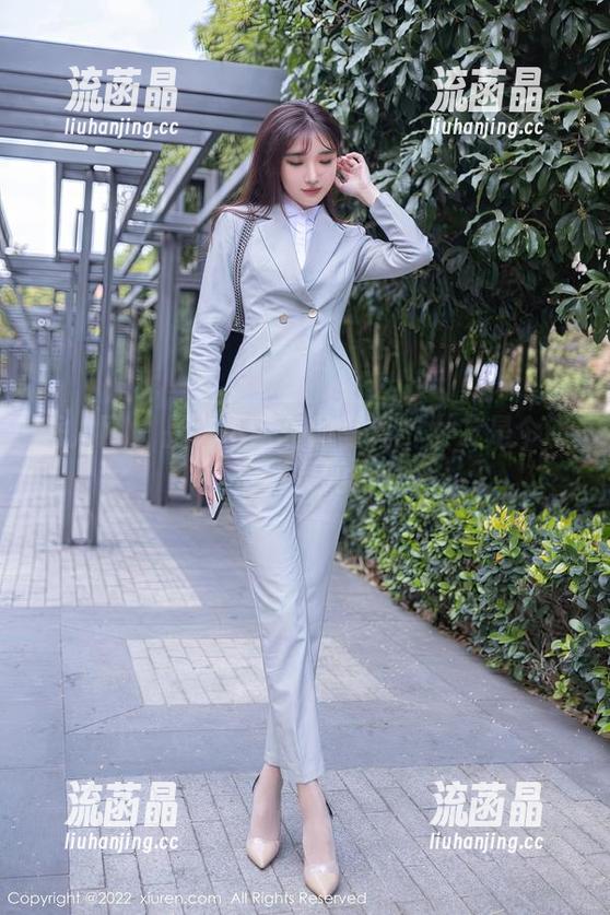 秀人网 - 品味小芭乐的写真：女友是个调皮精灵吗？